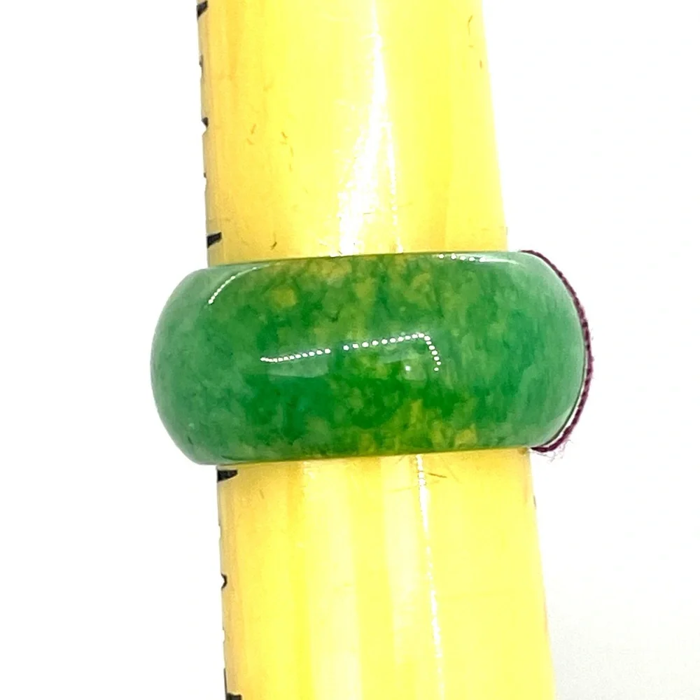 Vintage Emerald Green Jade Ring Sz 8.5